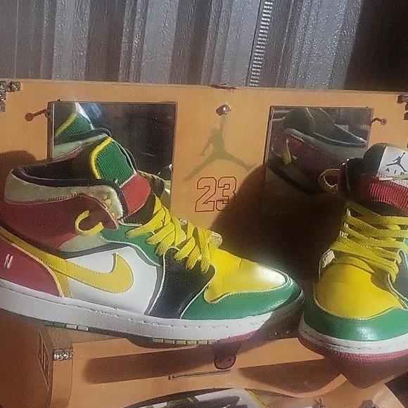 Jordan 1 RaRe Glow n the Dark (custom) - Picture 3 of 4